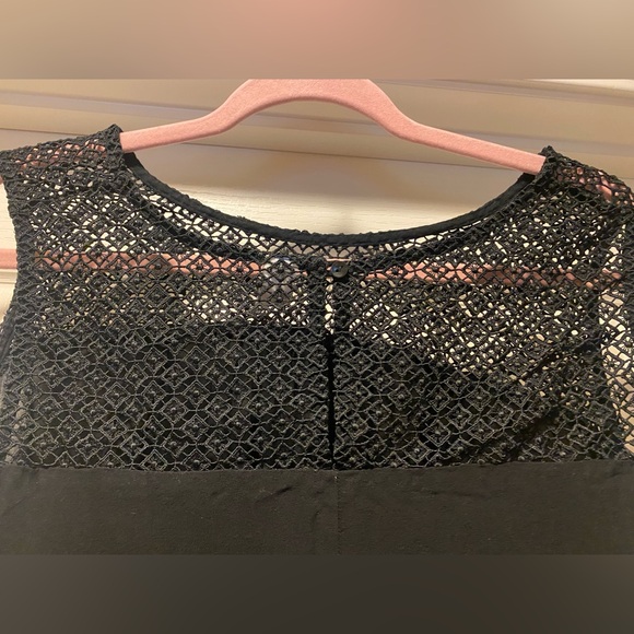 OLD NAVY, size 2X, sleeveless top with pretty detail. - Picture 3 of 3